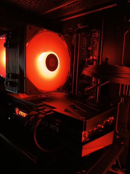 Продам игровой компьютер с i5 12400f с RTX 3060TI DDR4 16 SSD 512