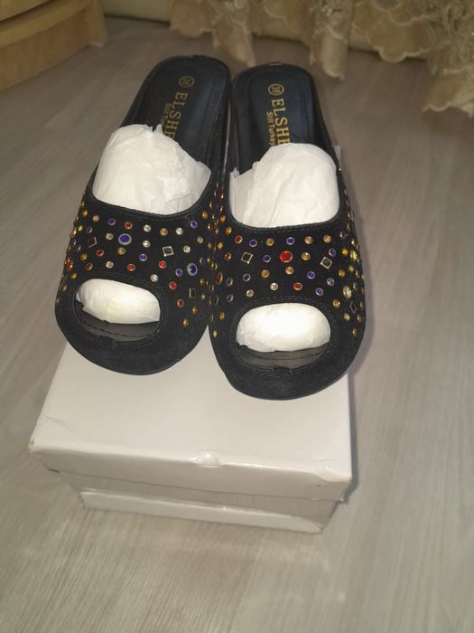 Продается  шлепки замшевые  на платформе