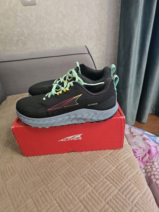 Кроссовки мужские фирмы Altra.  Размер 45 они маломерят.