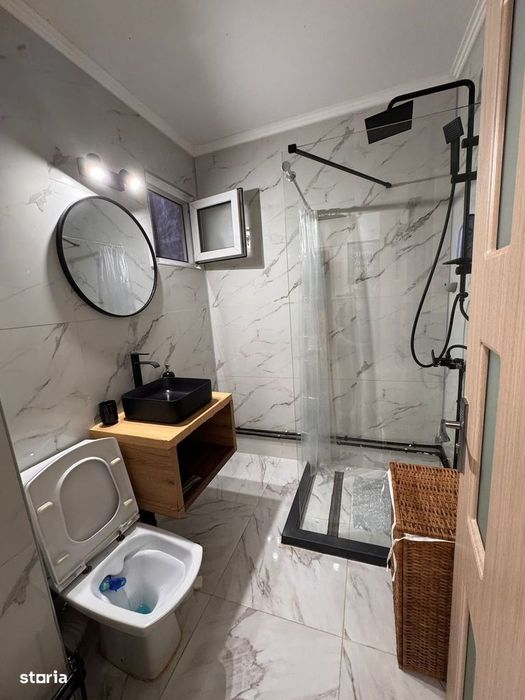 Apartament modern cu doua camere decomandat si loc de parcare, piata P
