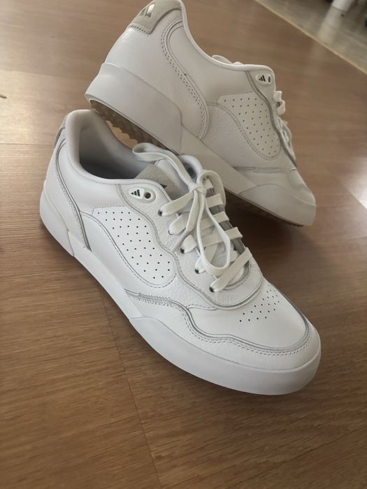 Продам новые кроссовки adidas