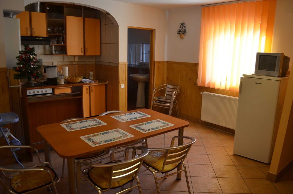 Cazare Apartament 2camere de inchiriat in vila Busteni