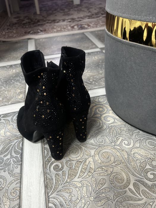 Продаю ботильоны