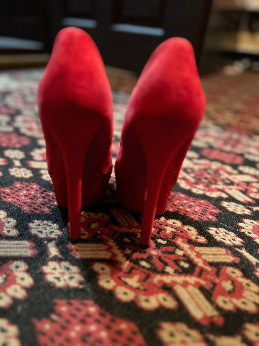 Обувки на висок ток