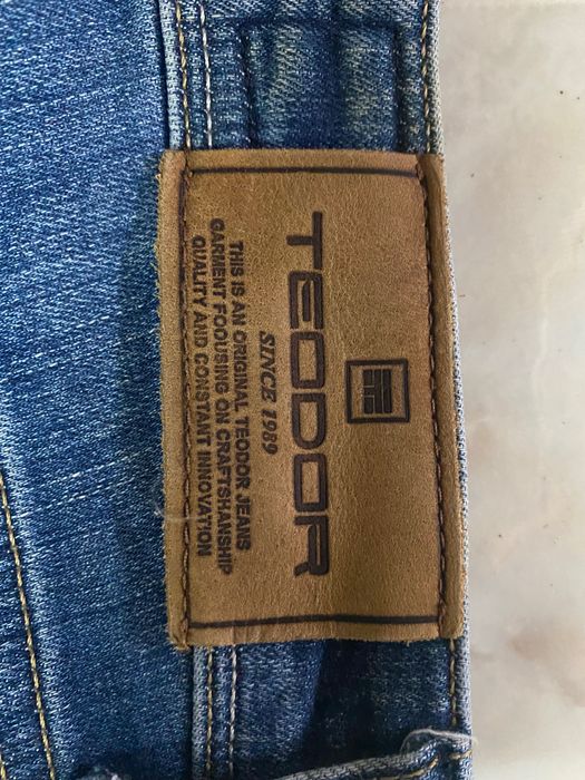 Мъжки сини дънки с дълъг крачол на Teodor.