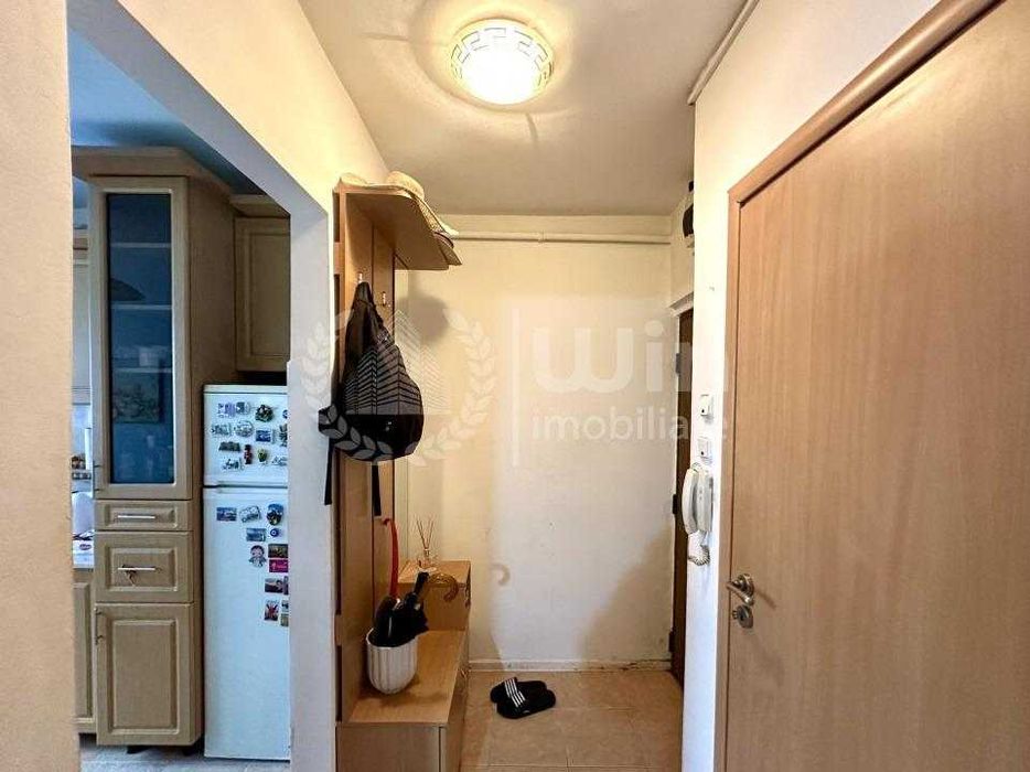 Persoană fizică, vând apartament de 2 camere semidecomandat