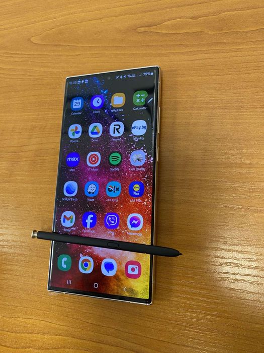 Samsung Galaxy S23 Ultra с аксесоари