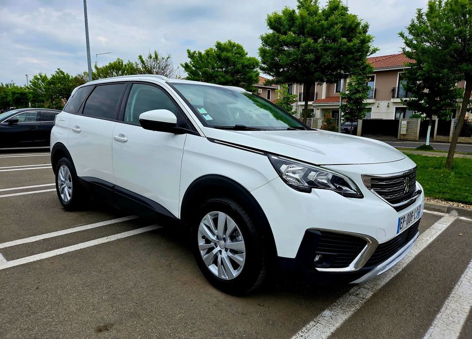 Peugeot 5008 1.6 diesel,7 locuri,manual,navi,bord virtual,full,stare foarte buna.
