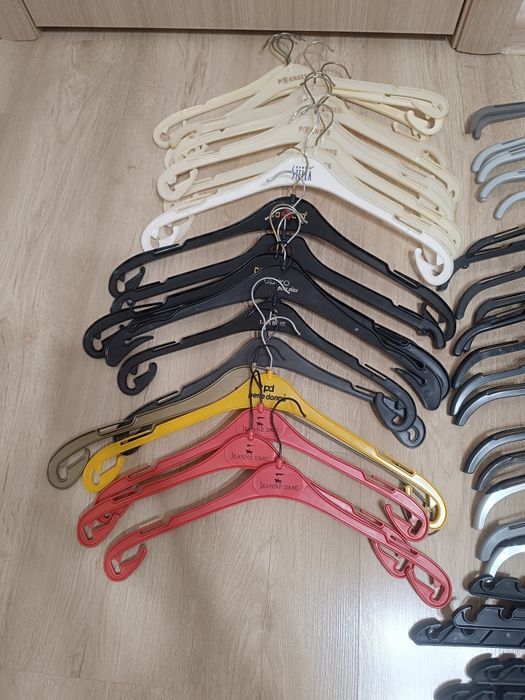 Вешалки для одежды