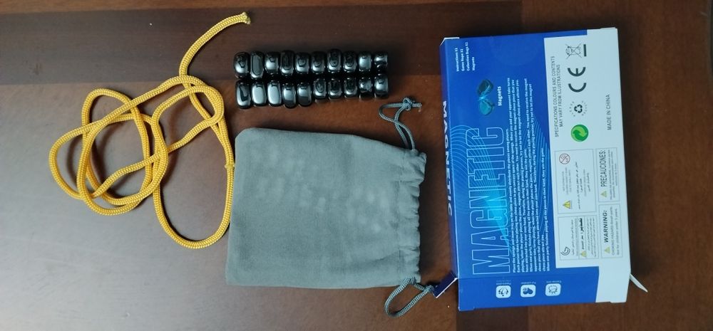 Продам настольную игру с магнитами