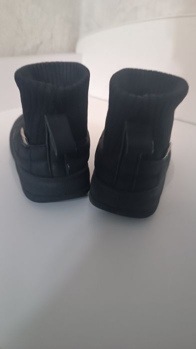 Продам детскую обувь