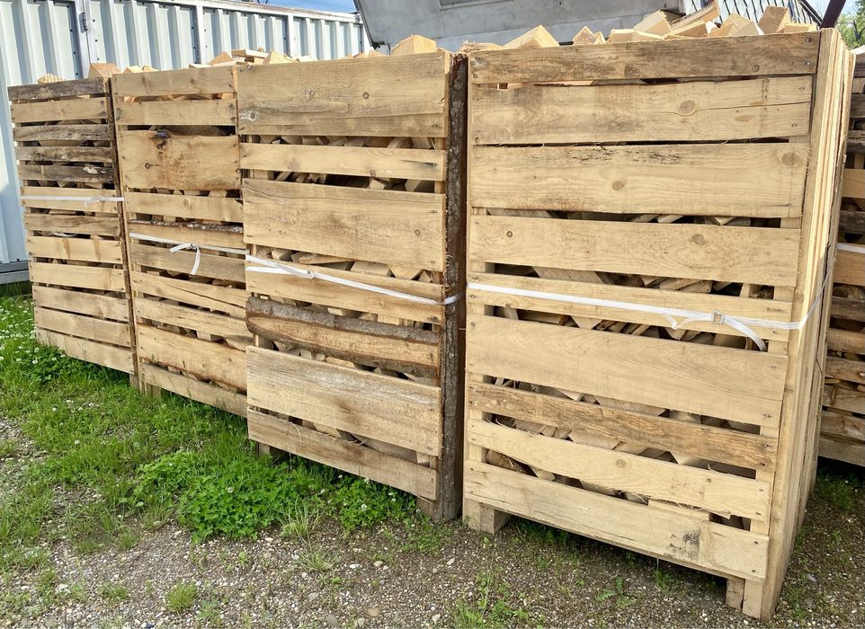 Paleți cu resturi din lemn de rășinoase