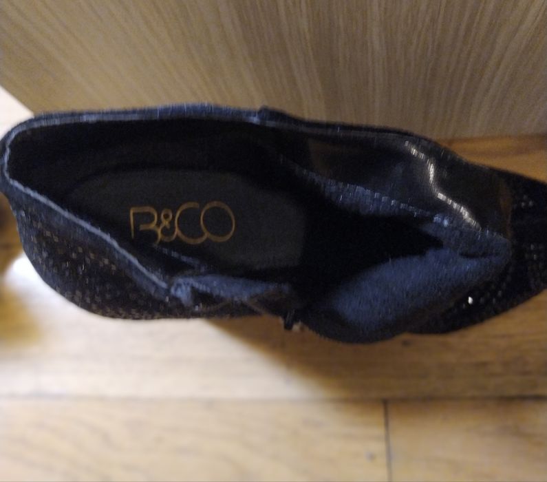 Официални черни велурени боти с инкрустирани орнаменти от камъни