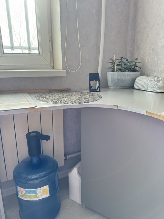 Продам угловой стол