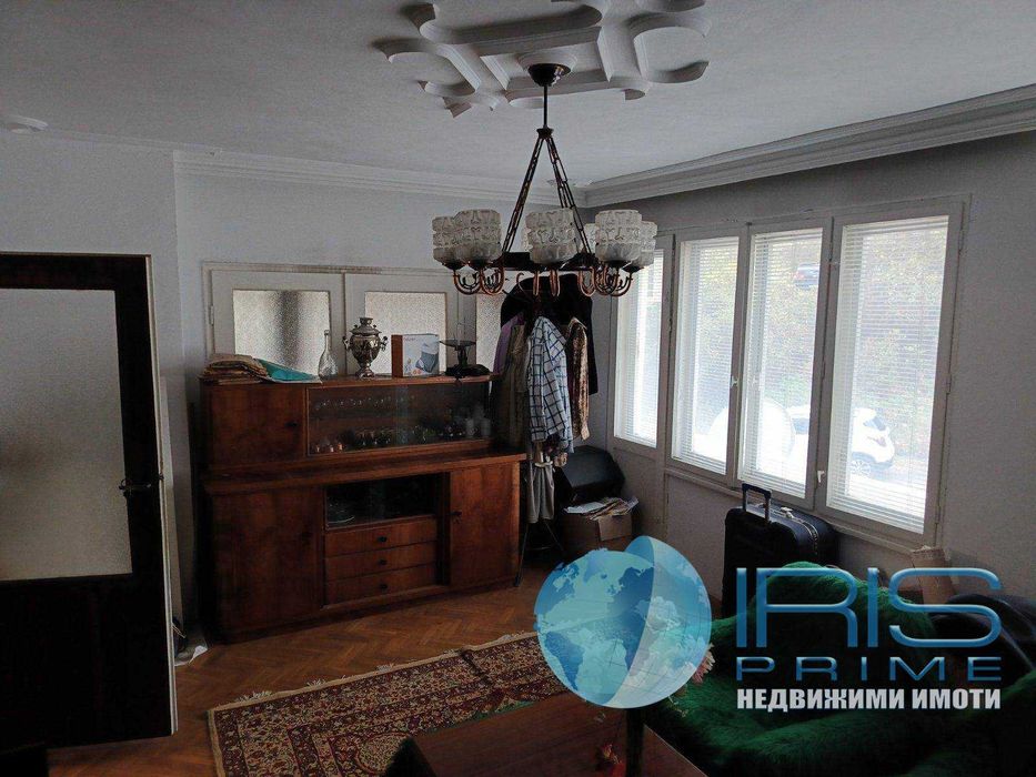 Продава се Многостаен апартамент в Шумен, Център - 147 кв.м за 1249 €/кв.м - Снимка #2