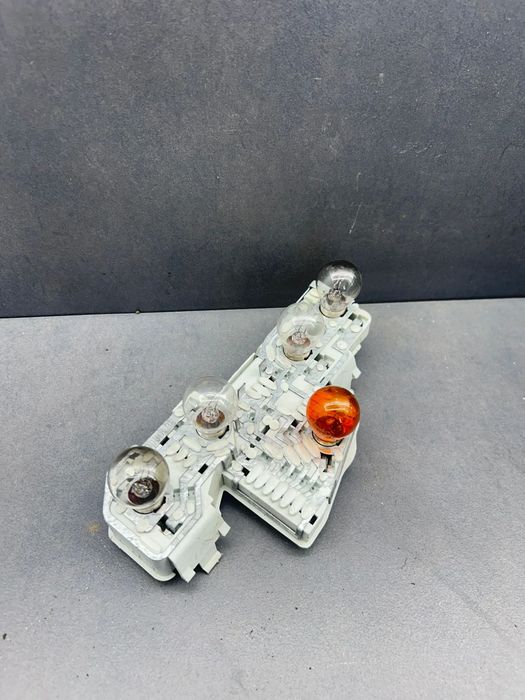 Soclu becuri lampa stop pe aripa dreapta Volkswagen VW Passat 2002