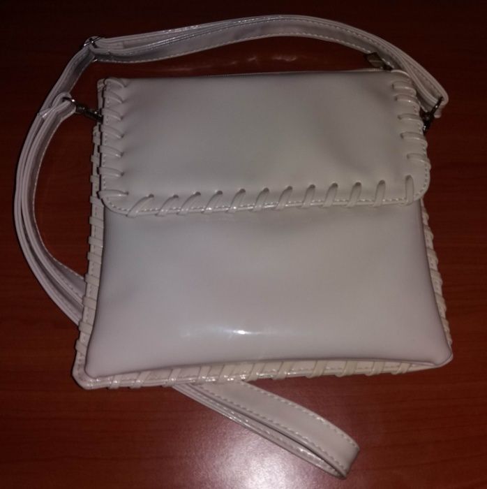 Geanta de umar lacuita bej