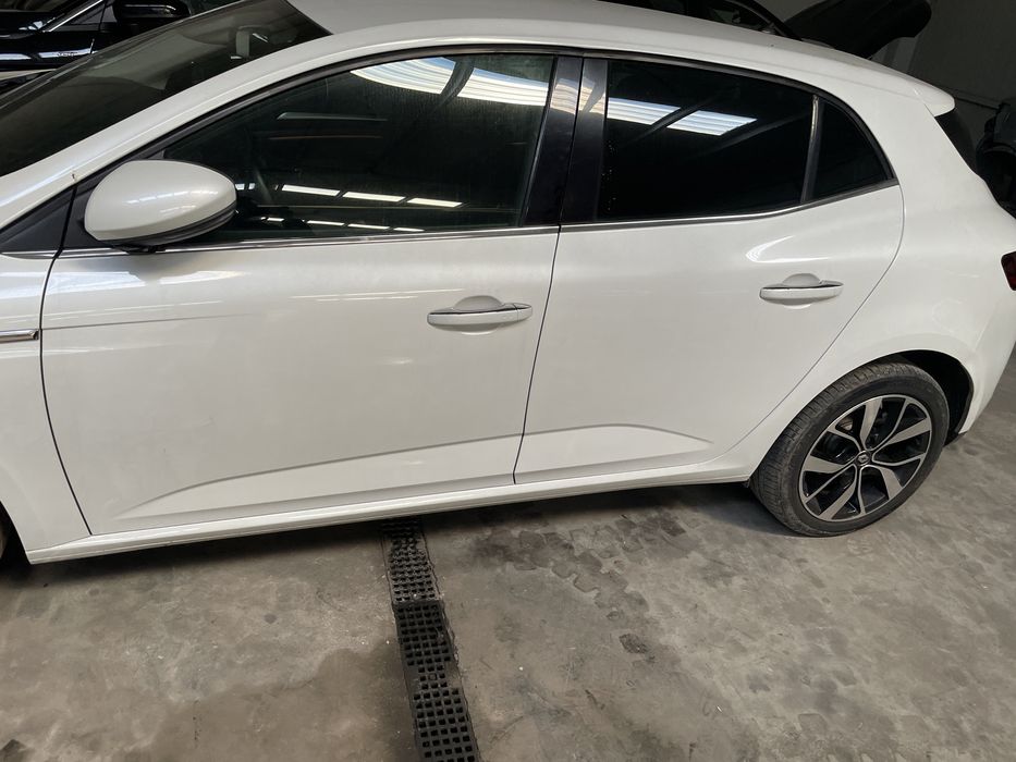 Usi Renault Megane 4 2017 in stare perfecta