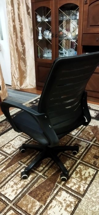 Продам офисное кресло.