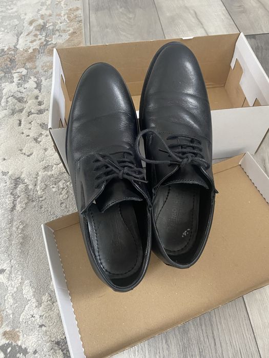 Vând pantofi eleganti purtati cateva ore