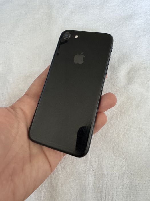 Продам Iphone 7