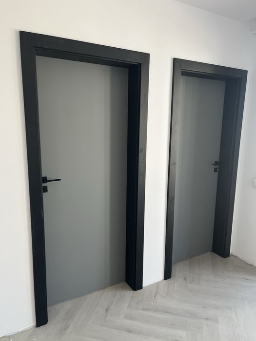 Montez uși interior