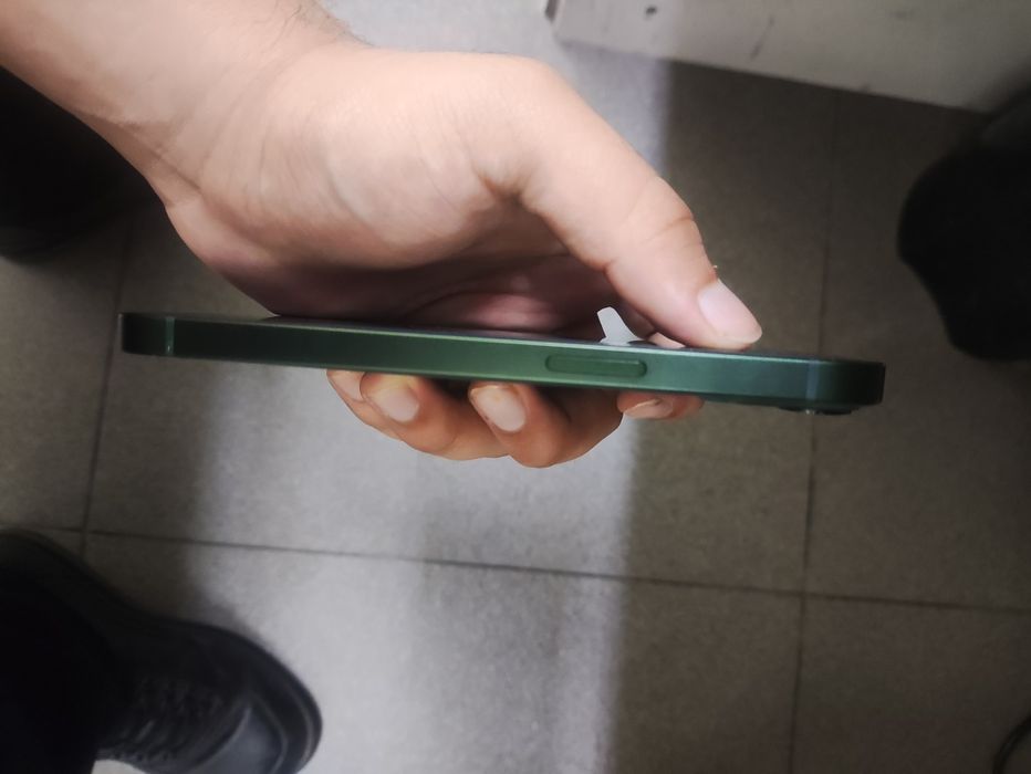 Apple iPhone 13 зеленый