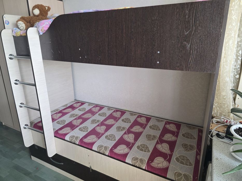 Двухъярусная кровать