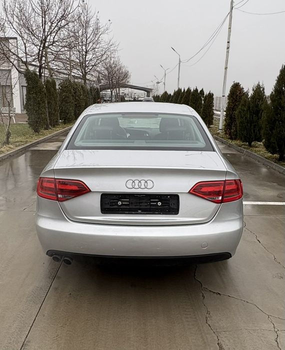 Vând sau schimb Audi A4 B8, 2008 cu duba cu 3 locuri