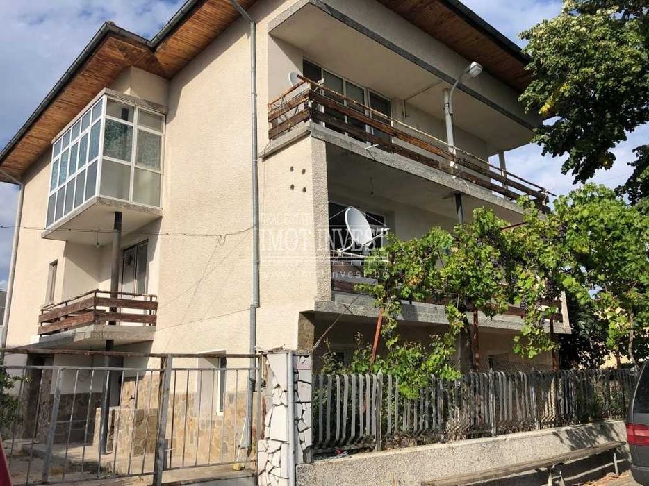 Продава се Къща в Хисаря - 360 кв.м за 389 €/кв.м - Снимка #1