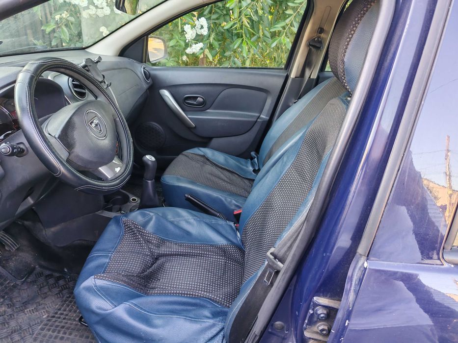 vând autoturism Dacia logan