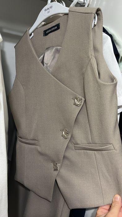 Костюм на девочку стильный