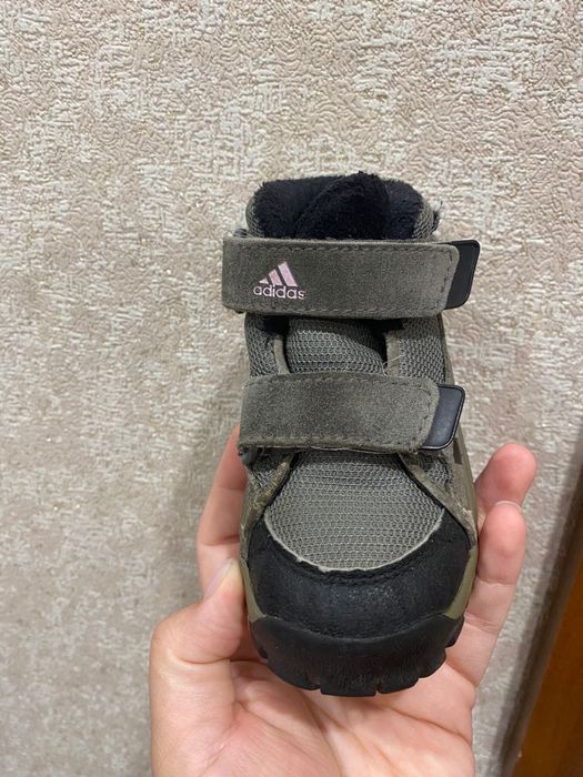 Продам сапожки детские адидас