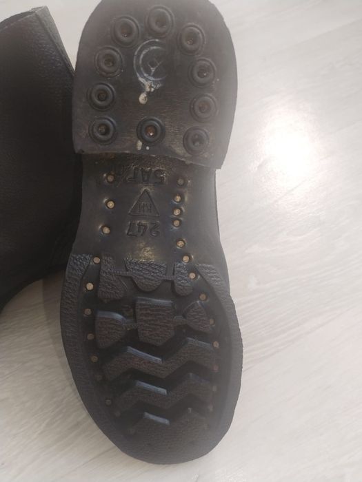 Продам ботинки кирзовые летние 39-38