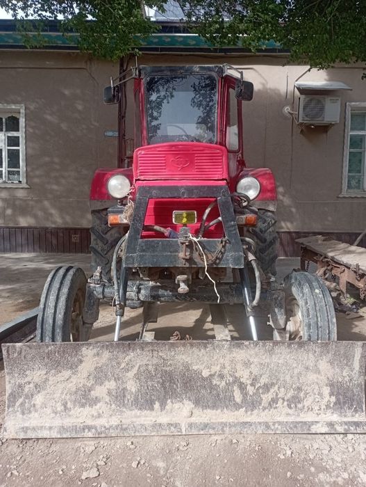 T28 traktori sotiladi