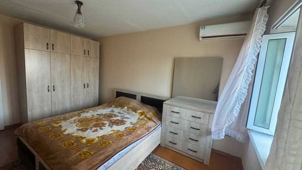 Трехкомнатная квартира на Регистане, 3 этаж, 65 квадратов с балконом