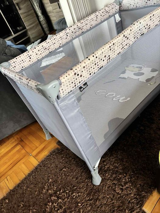 Продавам чисто нова бебешка кошара