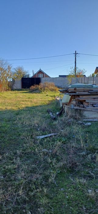 Vând teren la Sărbătoarea