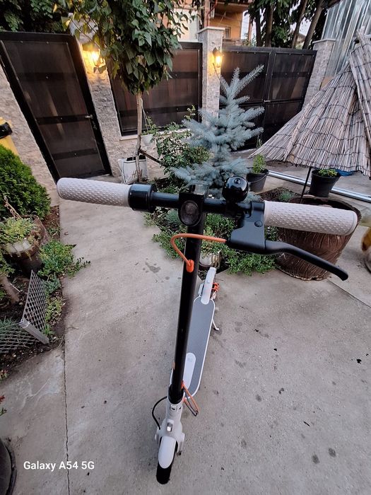 Vând trotineta electrica Xiaomi Scooter 3 ca noua