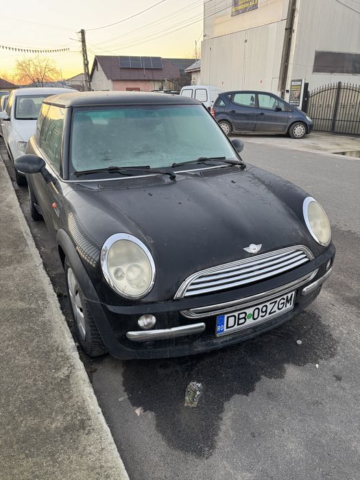 Vând Mini One 2003, motor 1.6 benzină, DOAR pentru piese.