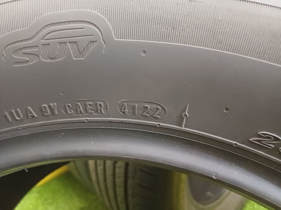 Шины 235/65 R17 Nexen комплект.