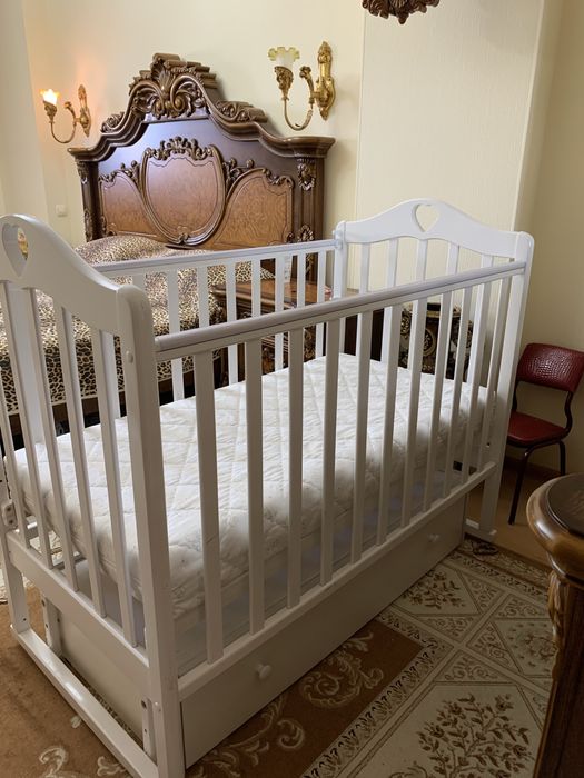 Детская кроватка с матрасом