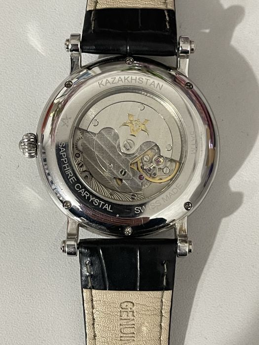 Продам часы Abyroy с синим цифирблатом.