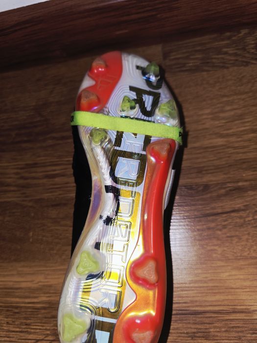 Футбольные бутсы Adidas Predator