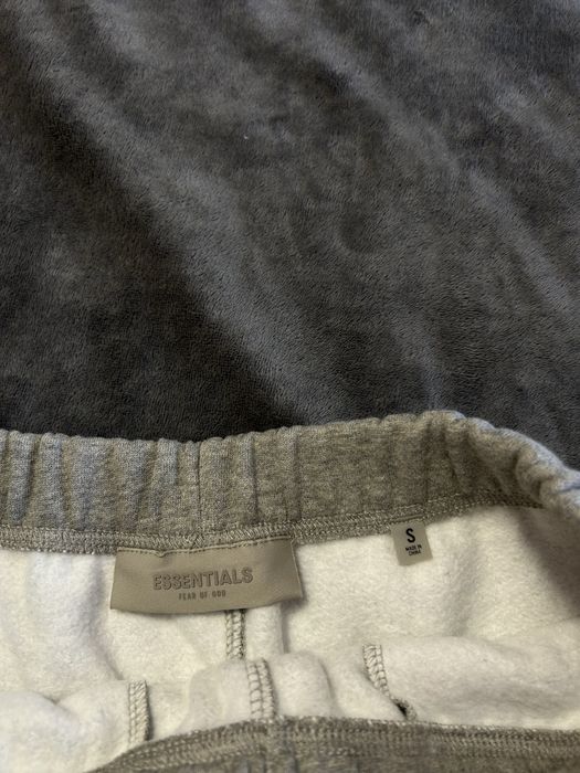 Pantaloni Essentials originali