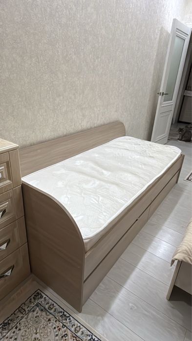 Кровать полуторка с матрасом