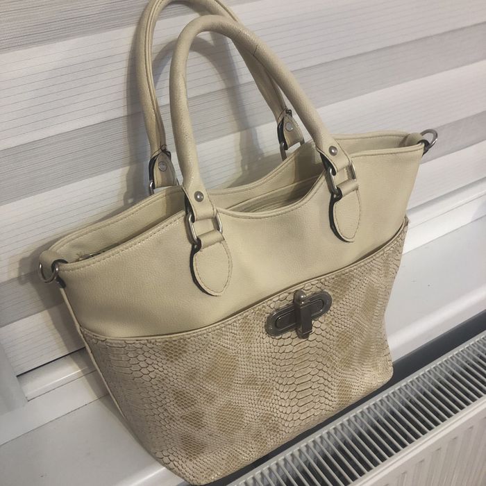 Бежова дамска чанта еко кожа