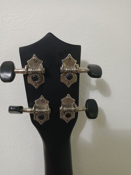 Продам укулеле полный комплект