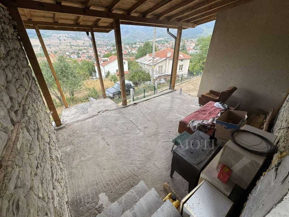 Реф. 2884 Отремонтирана Двуетажна къща с гараж и двор с. Павелско