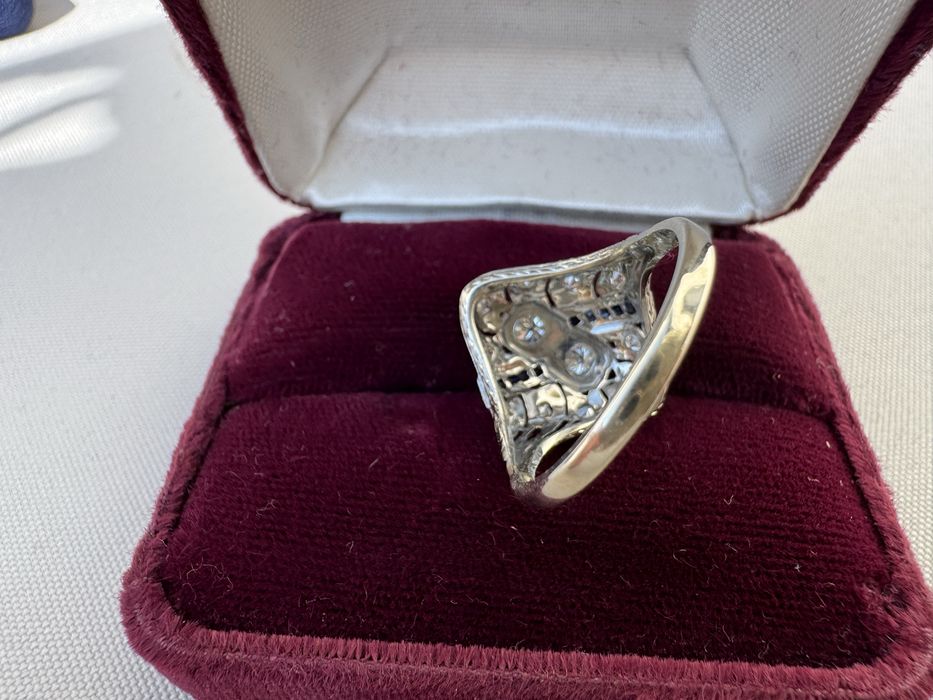 Inel din aur, diamante si safire